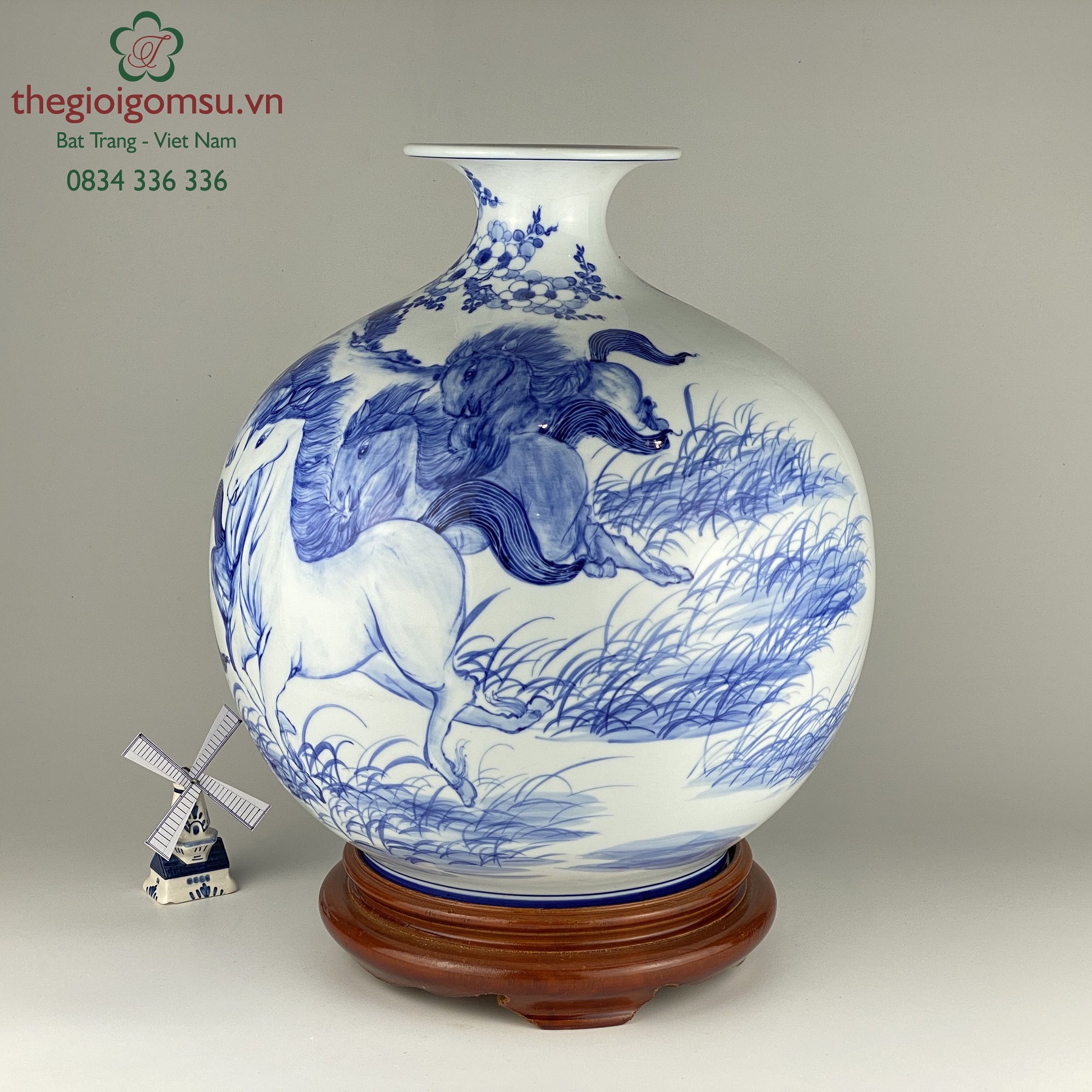 Bình hút tài lộc "Bát mã truy phong"