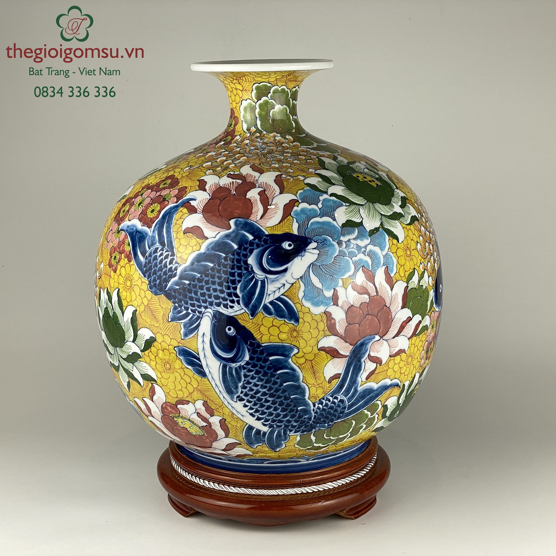 Bình hút tài lộc "Cá chép vẽ hoa" nền cổ vàng đại cát