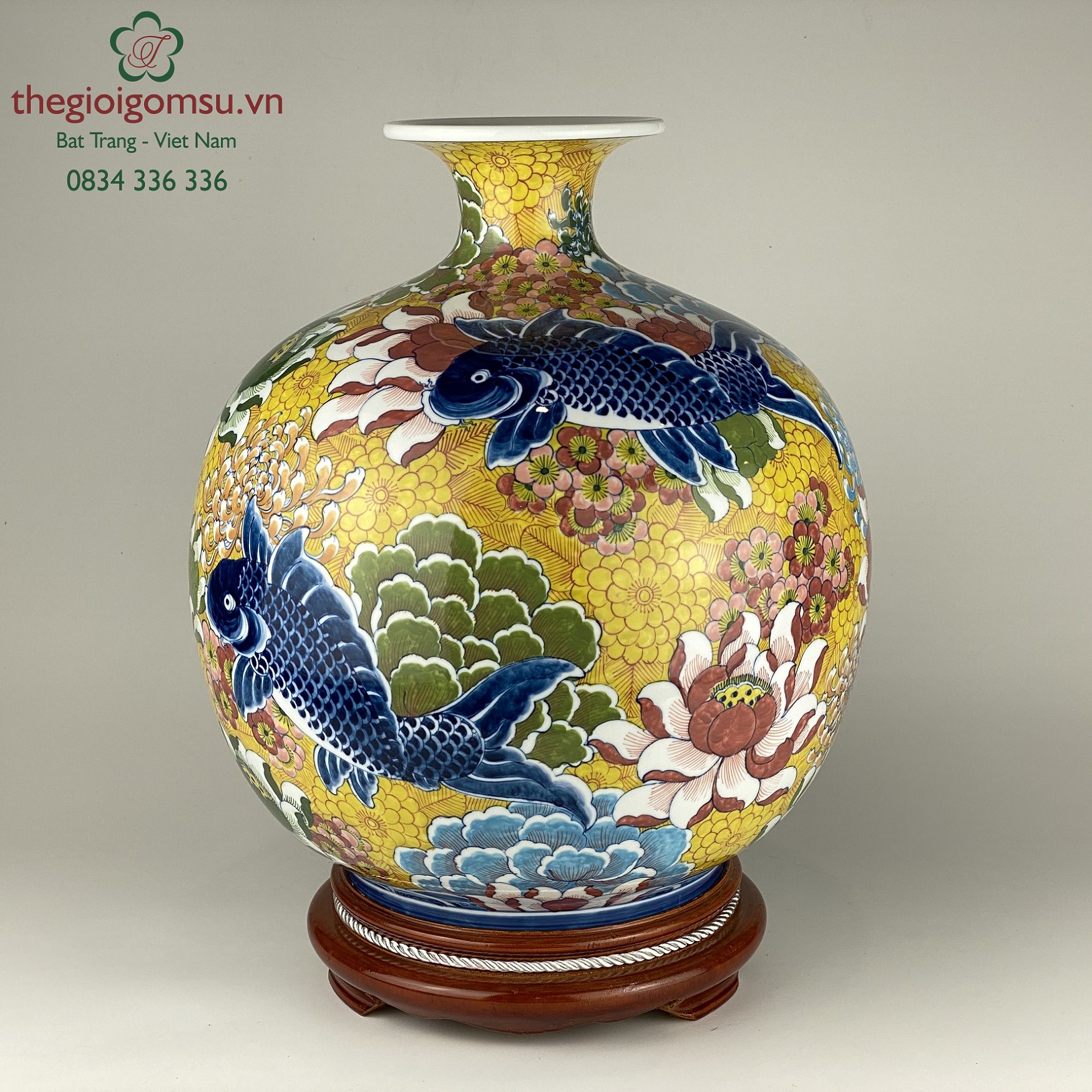 Bình hút tài lộc "Cá chép vẽ hoa" nền cổ vàng đại cát