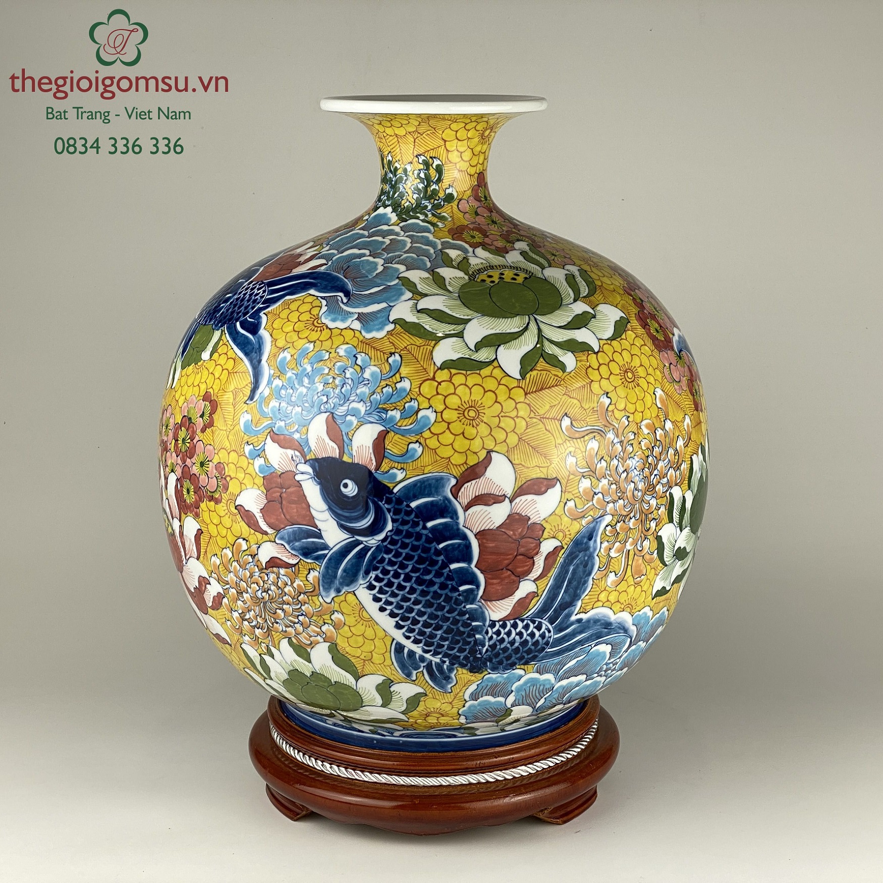 Bình hút tài lộc "Cá chép vẽ hoa" nền cổ vàng đại cát