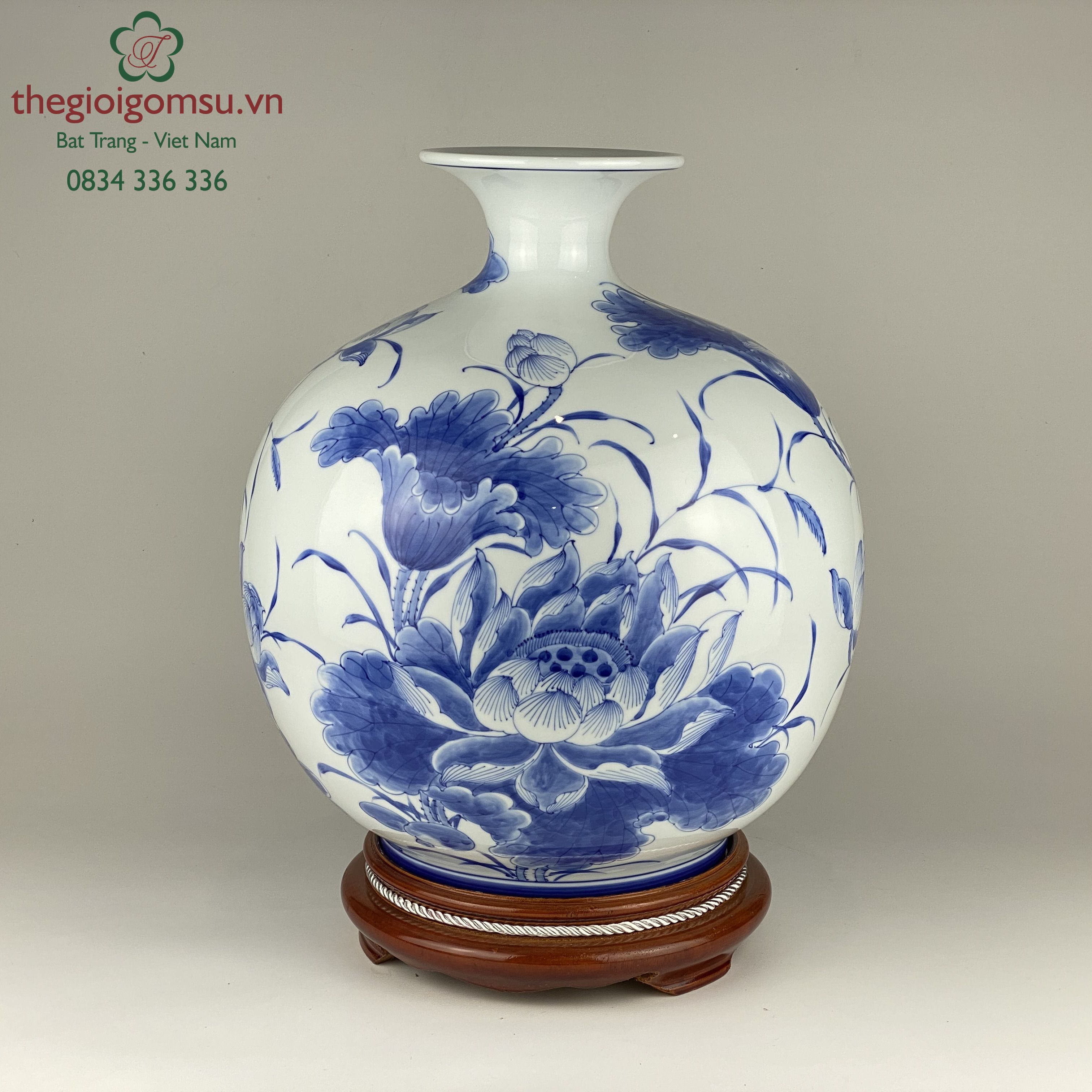 Bình hút tài lộc "Hoa sen xanh" nền trắng