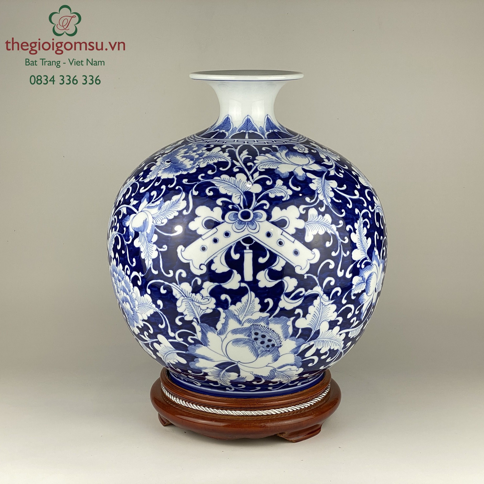 Bình hút tài lộc vẽ "hoa Phù Dung" men lam