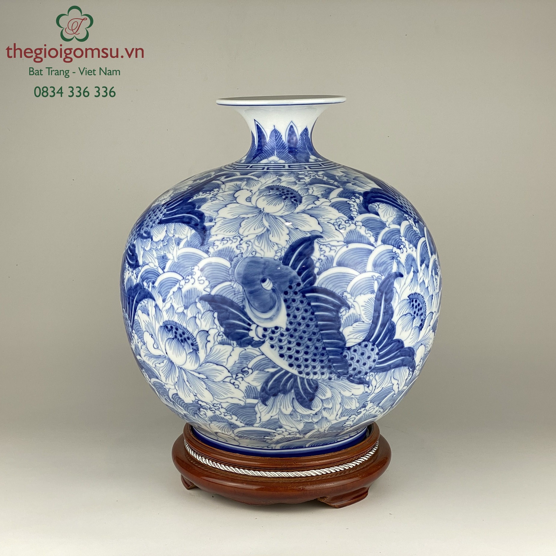 Bình hút tài lộc "Vạn- Sự- Như- Ý" nền cá chép hoa