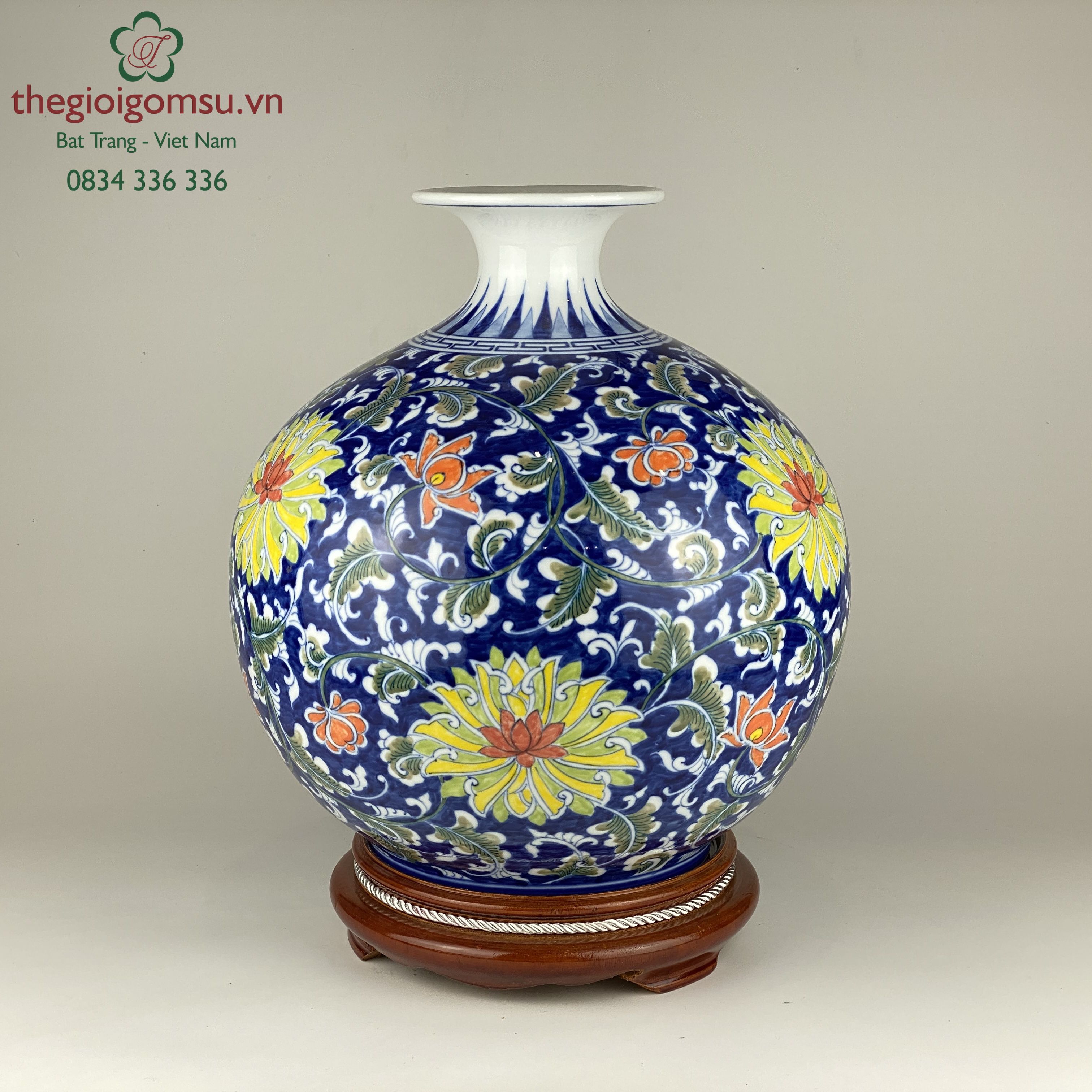 Bình hút tài lộc "Hoa màu trang trí" nền xanh đại thanh