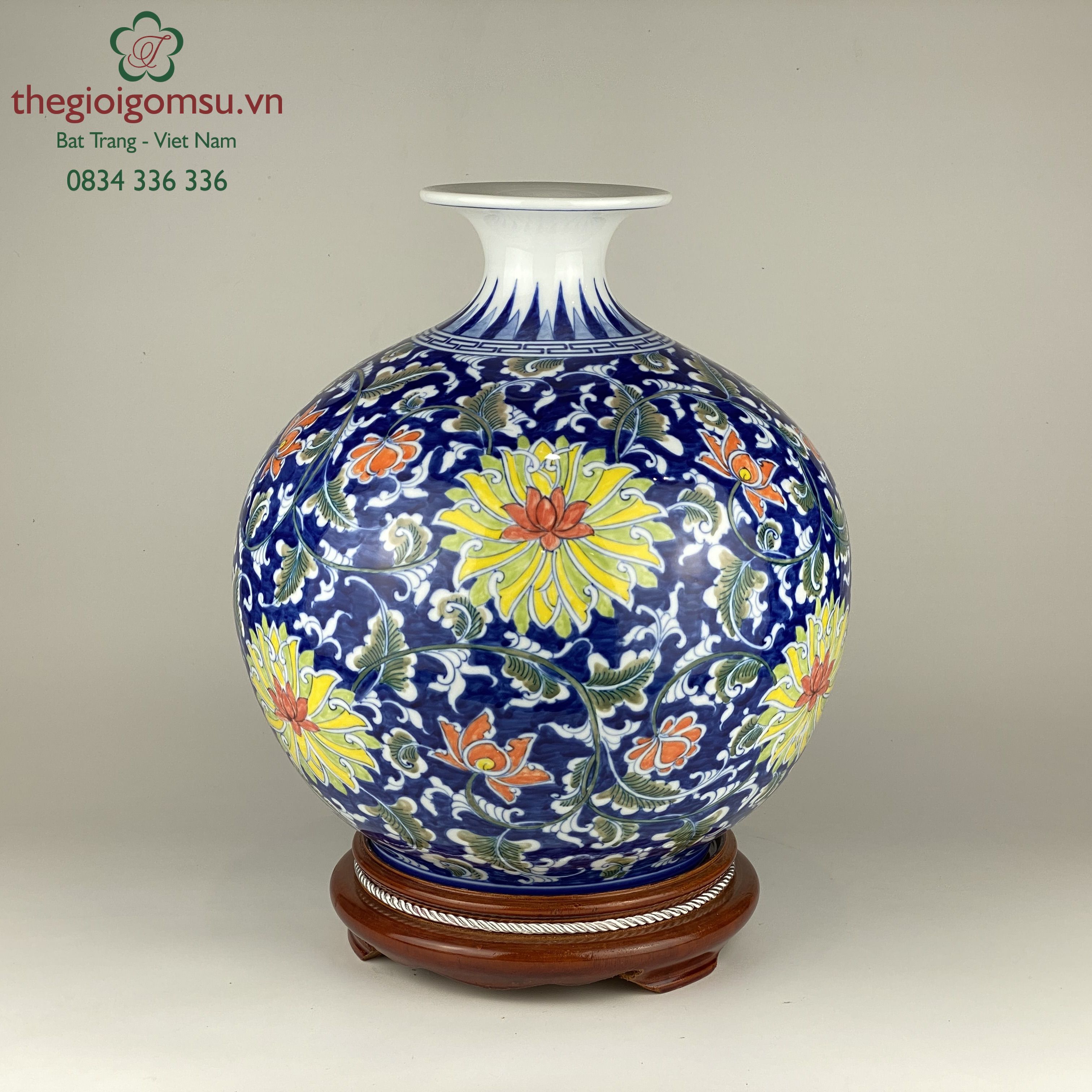 Bình hút tài lộc "Hoa màu trang trí" nền xanh đại thanh