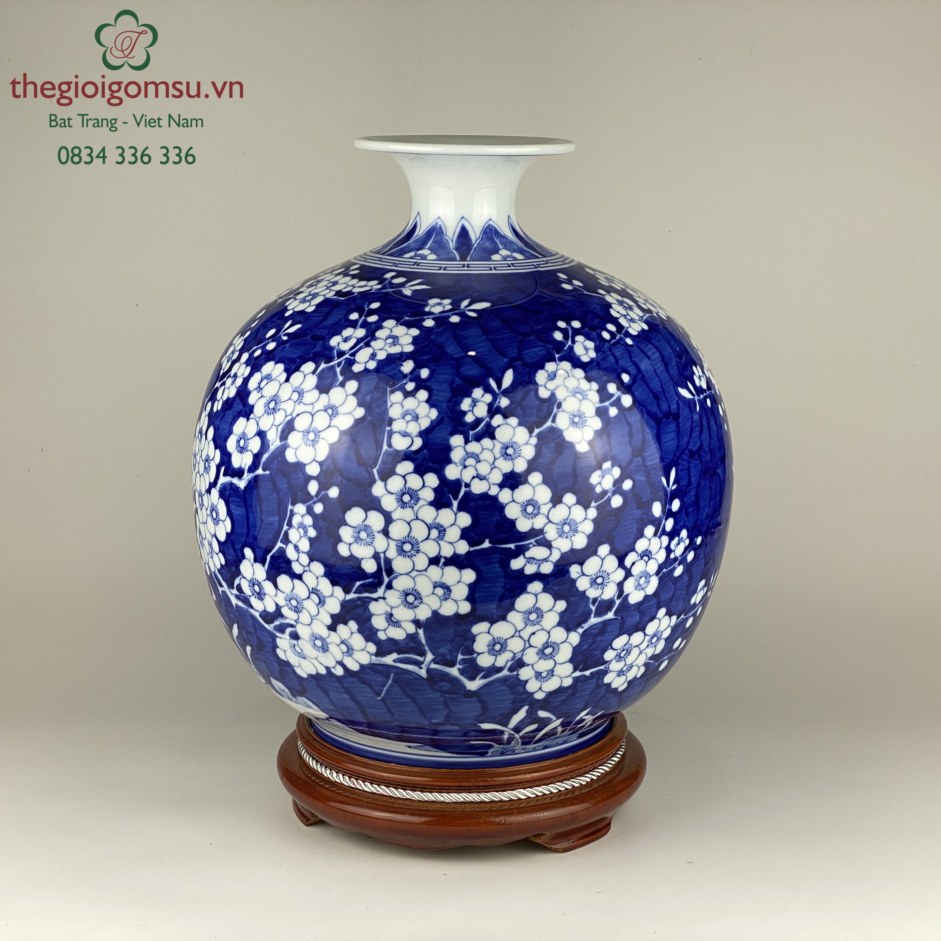 Bình hút tài lộc "Hoa đào" nền xanh đại thanh hở cổ.