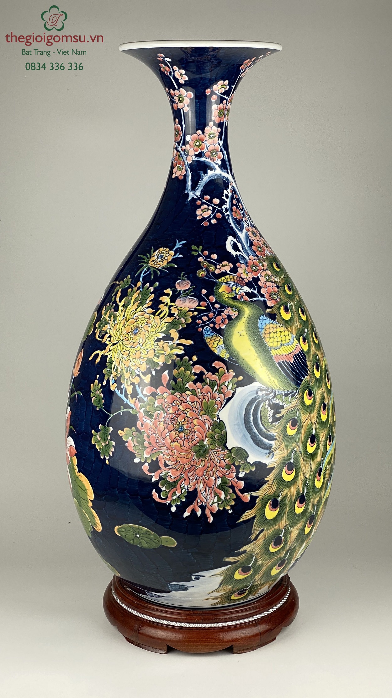 Bình Tỳ Bà "Chim công hoa đào" nền xanh coban tràn cổ