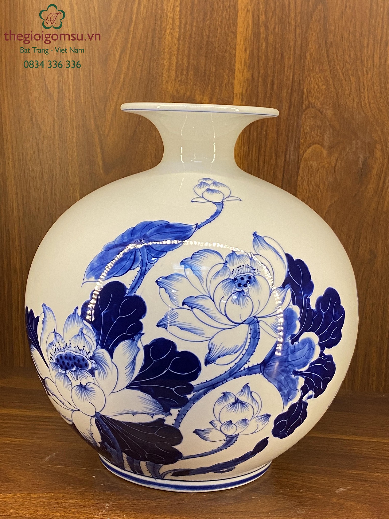 Bình hút tài lộc "Hoa sen xanh" ngọc bảo