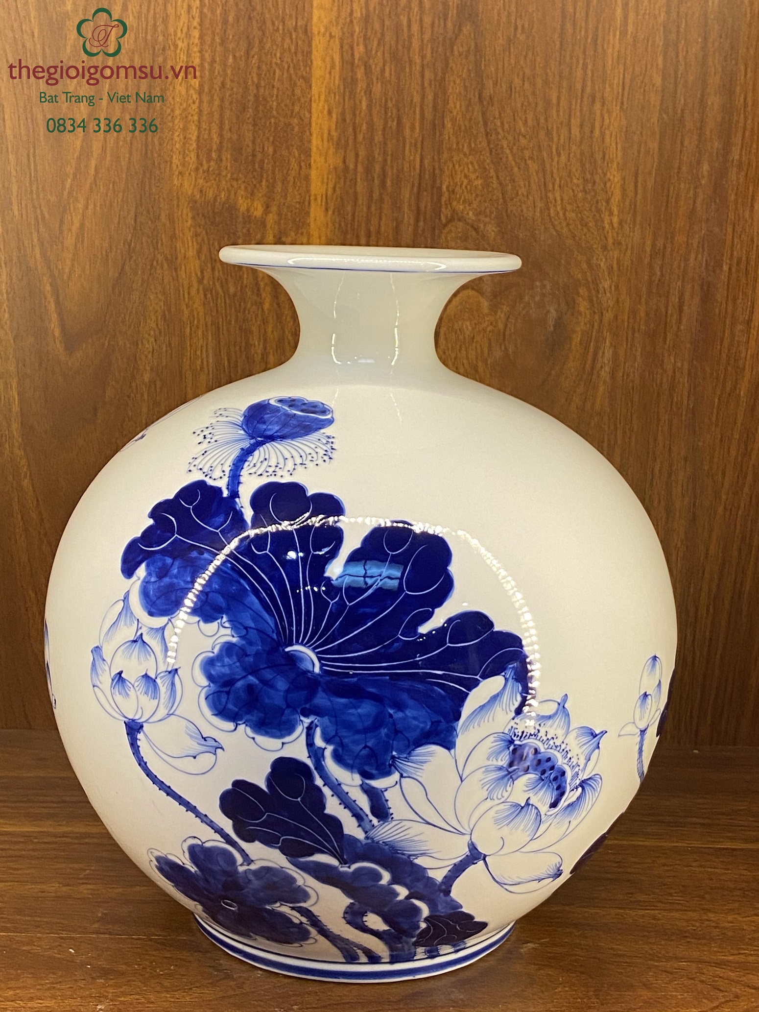 Bình hút tài lộc "Hoa sen xanh" ngọc bảo