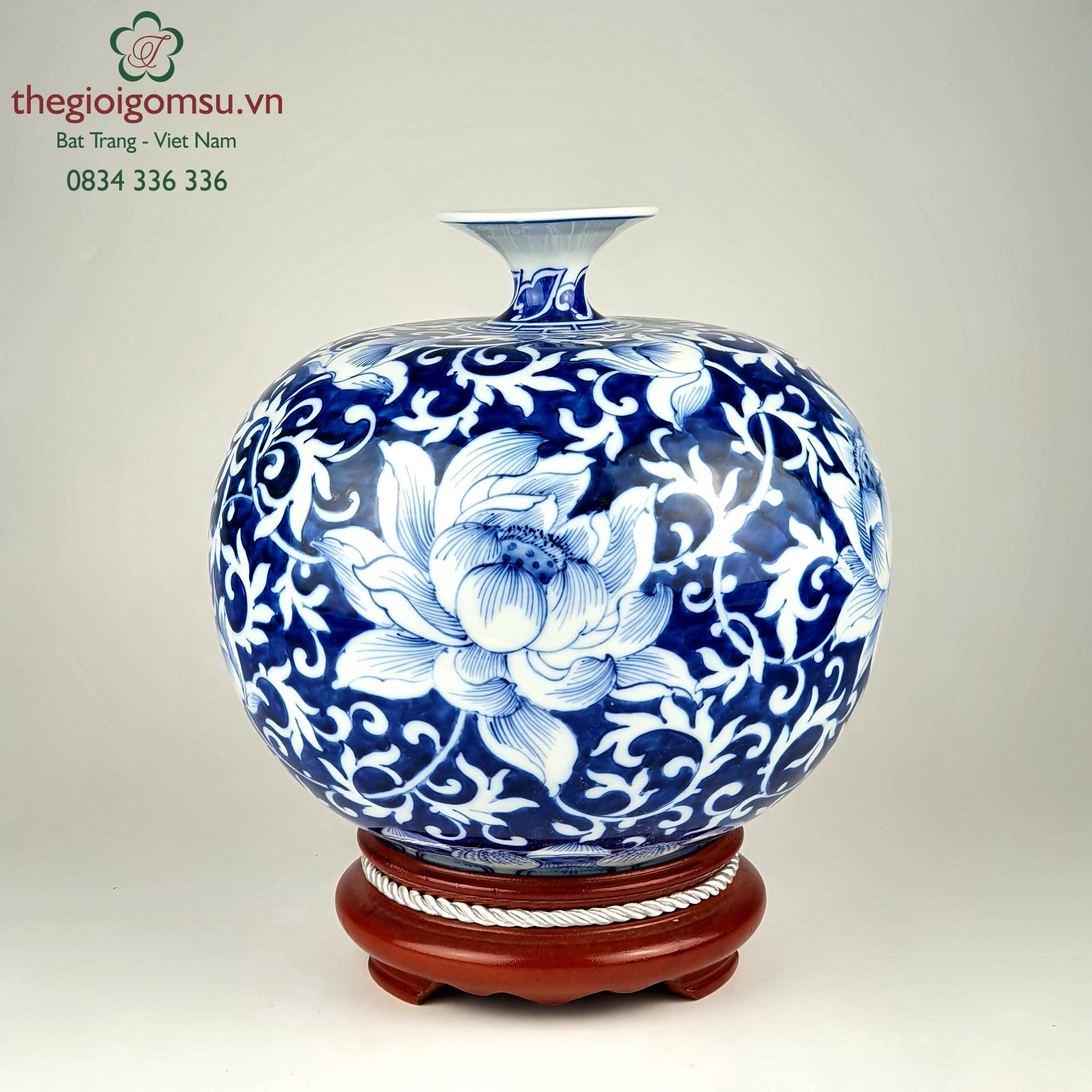 Bình hút tài lộc gốm sứ Bát Tràng cao cấp họa tiết vẽ sen xanh vuốt tay