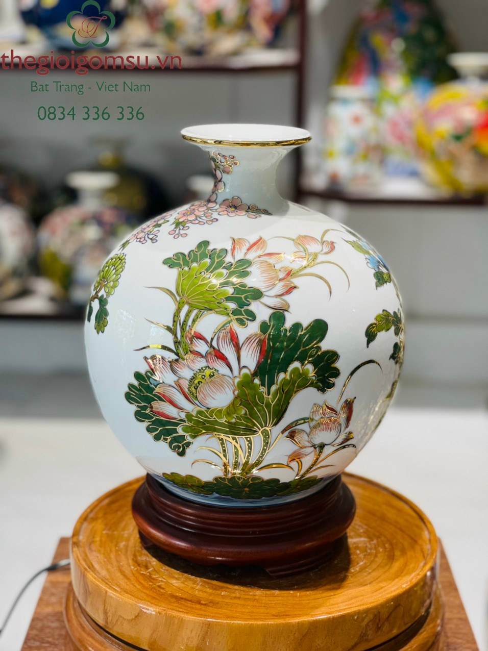 Bình Hút Tài Lộc nền trắng  " Hoa Sen" vẽ vàng kim