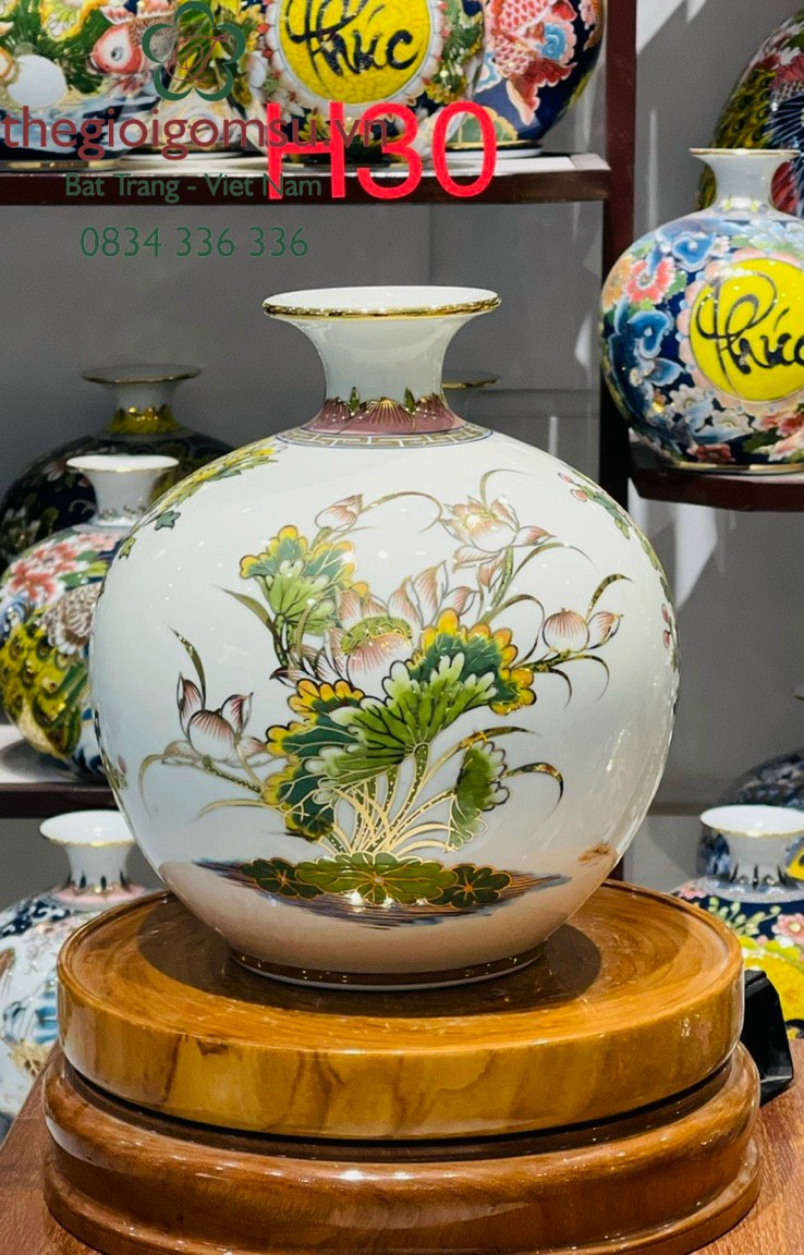 Bình Hút Tài Lộc nền trắng  " Hoa Sen" vẽ vàng kim
