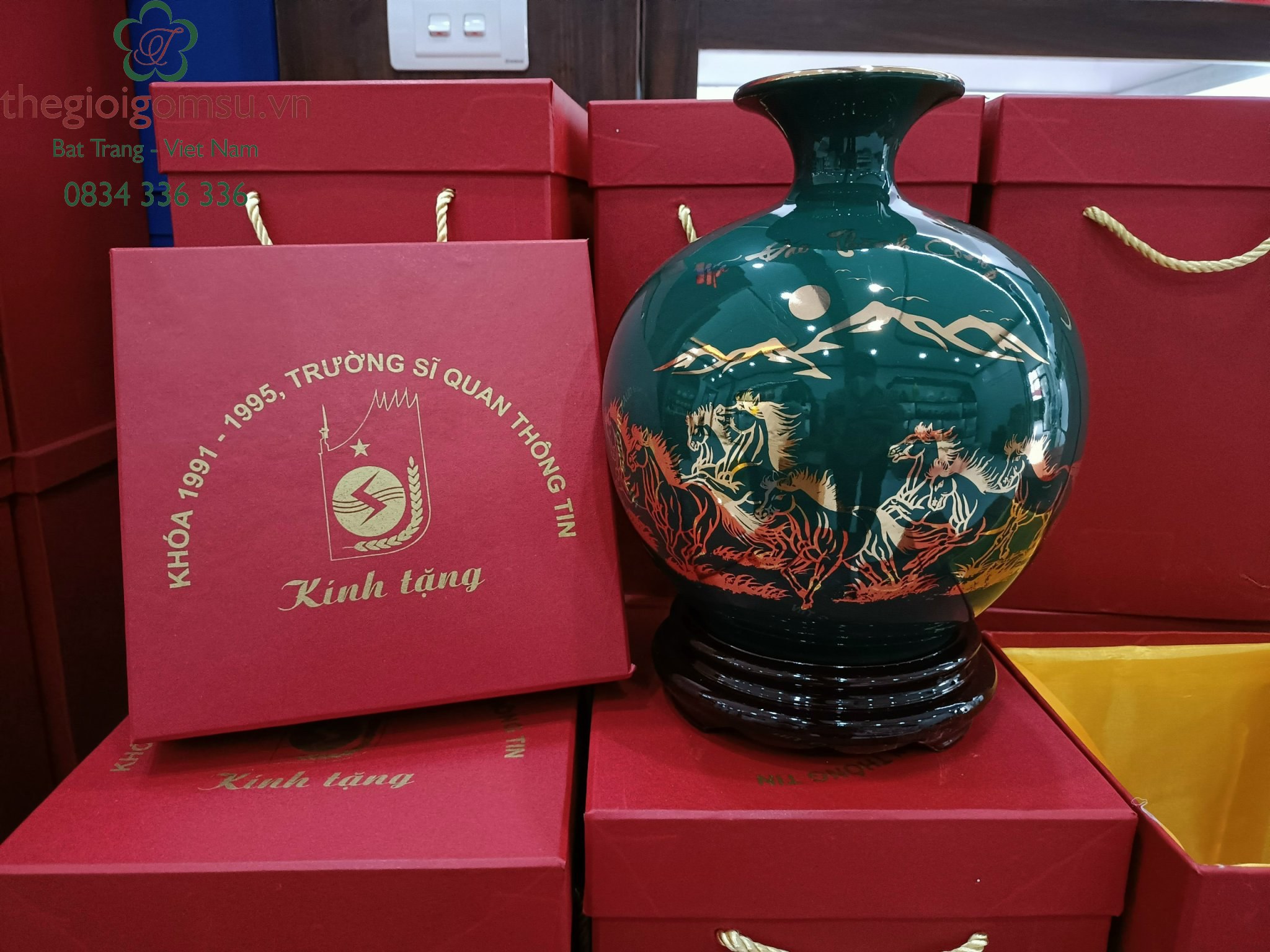 Bình hút Tài Lộc Mã Đáo Thành Công In Logo trường Sĩ Quan Thông Tin