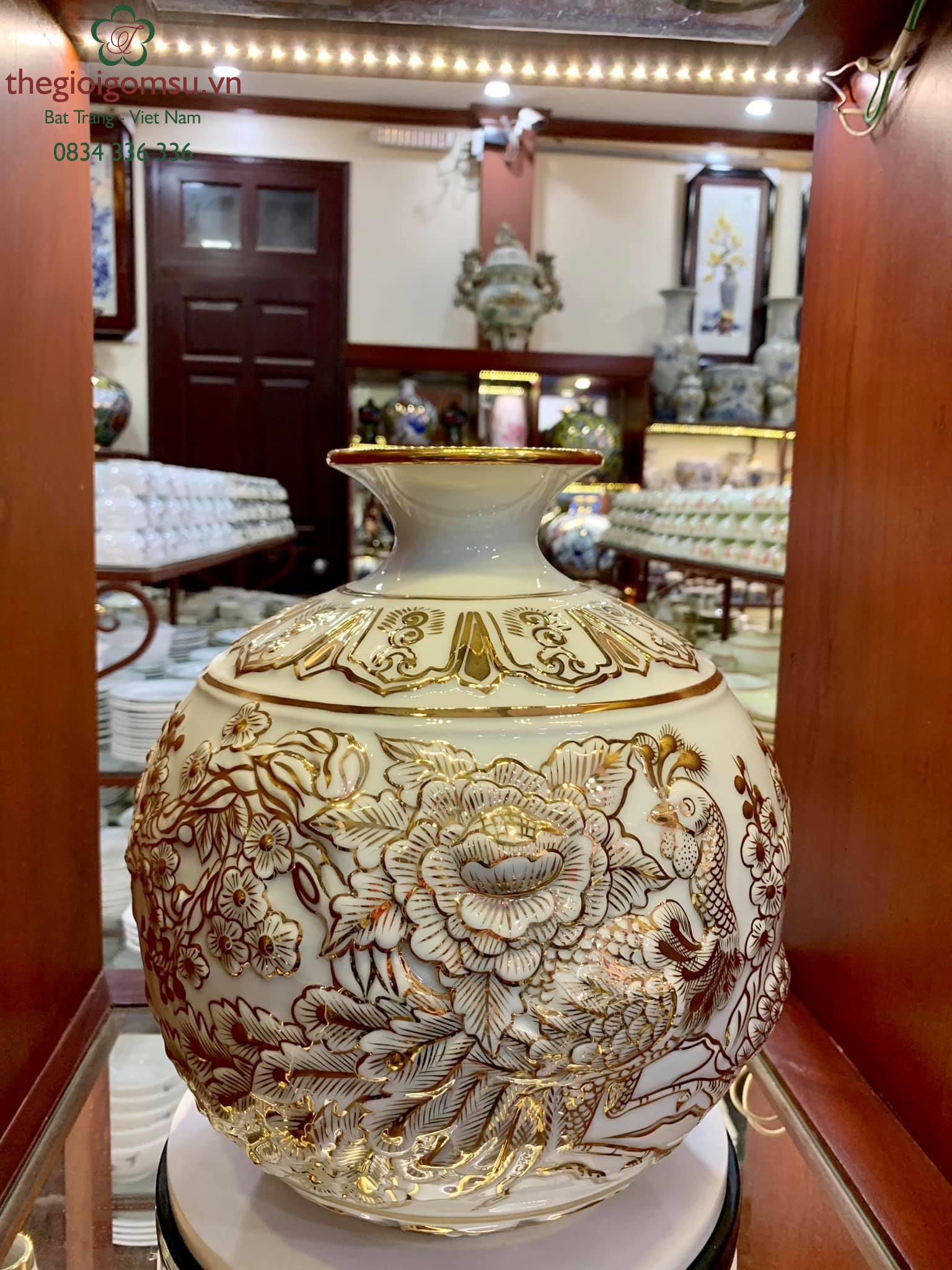 Bình hút tài lộc chim công hoa sen, đào đắp nổi vẽ vàng 24k