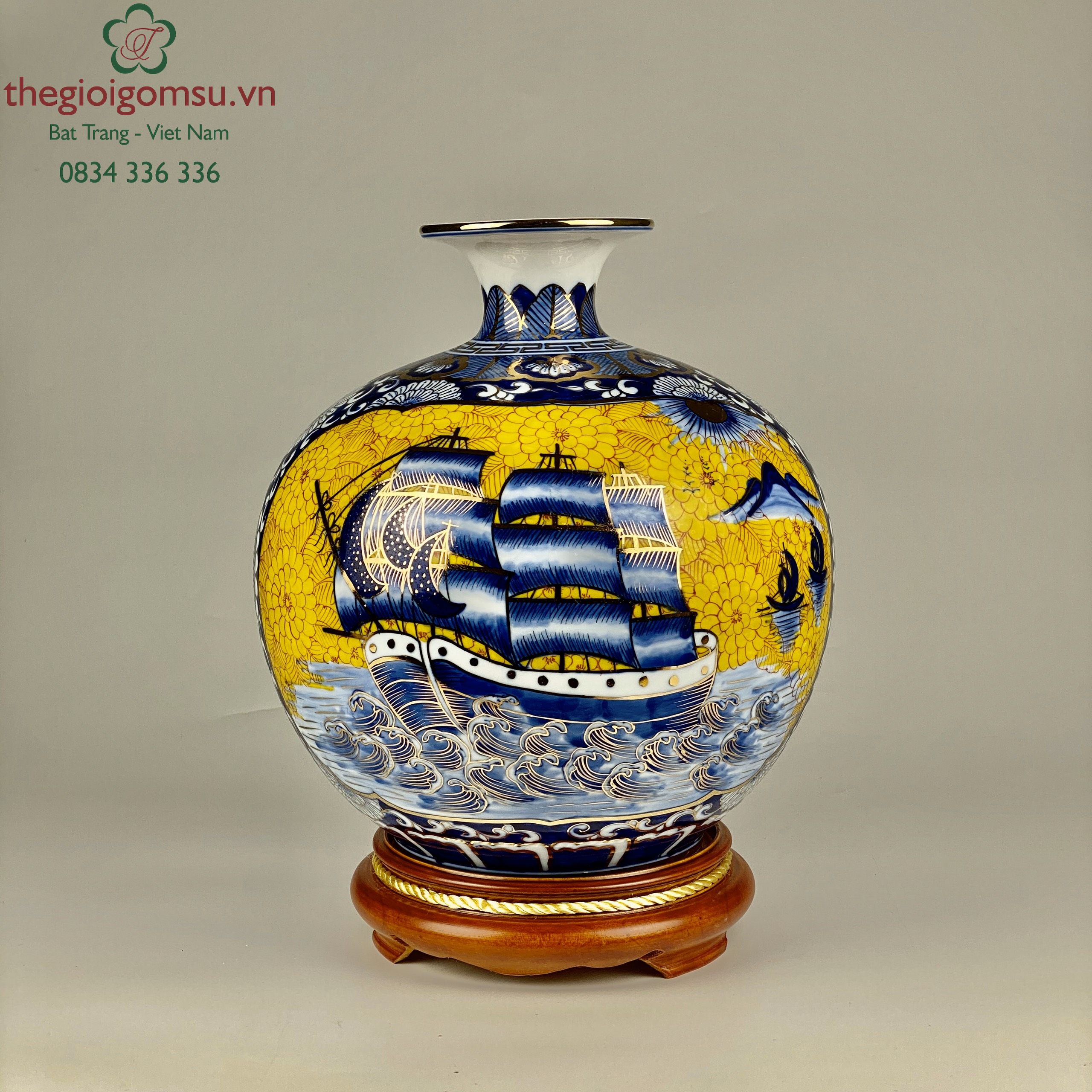 Bình Hút Tài Lộc "Nhị Cảnh Thuyền" nền hoa màu vàng vẽ vàng 24k