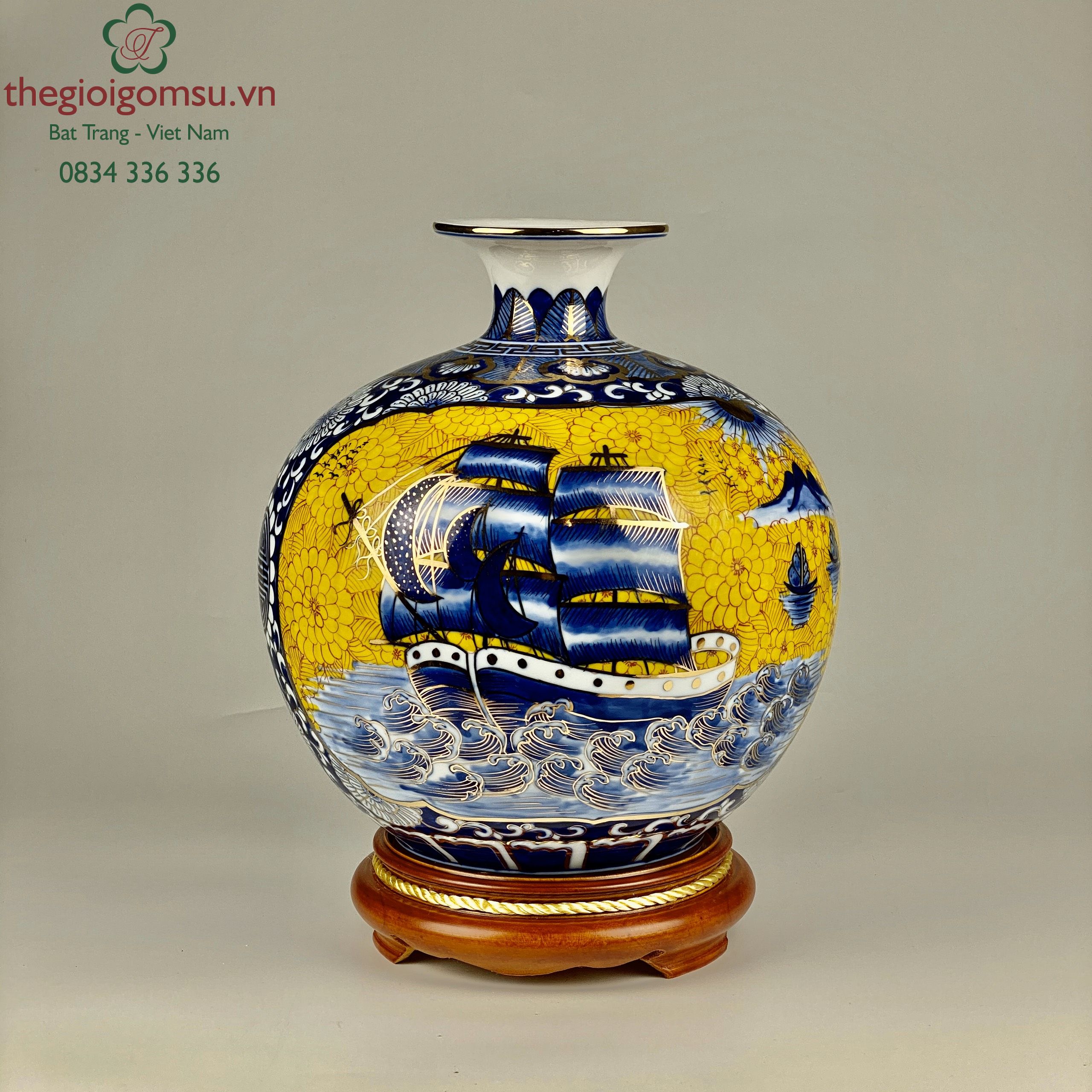 Bình Hút Tài Lộc "Nhị Cảnh Thuyền" nền hoa màu vàng vẽ vàng 24k