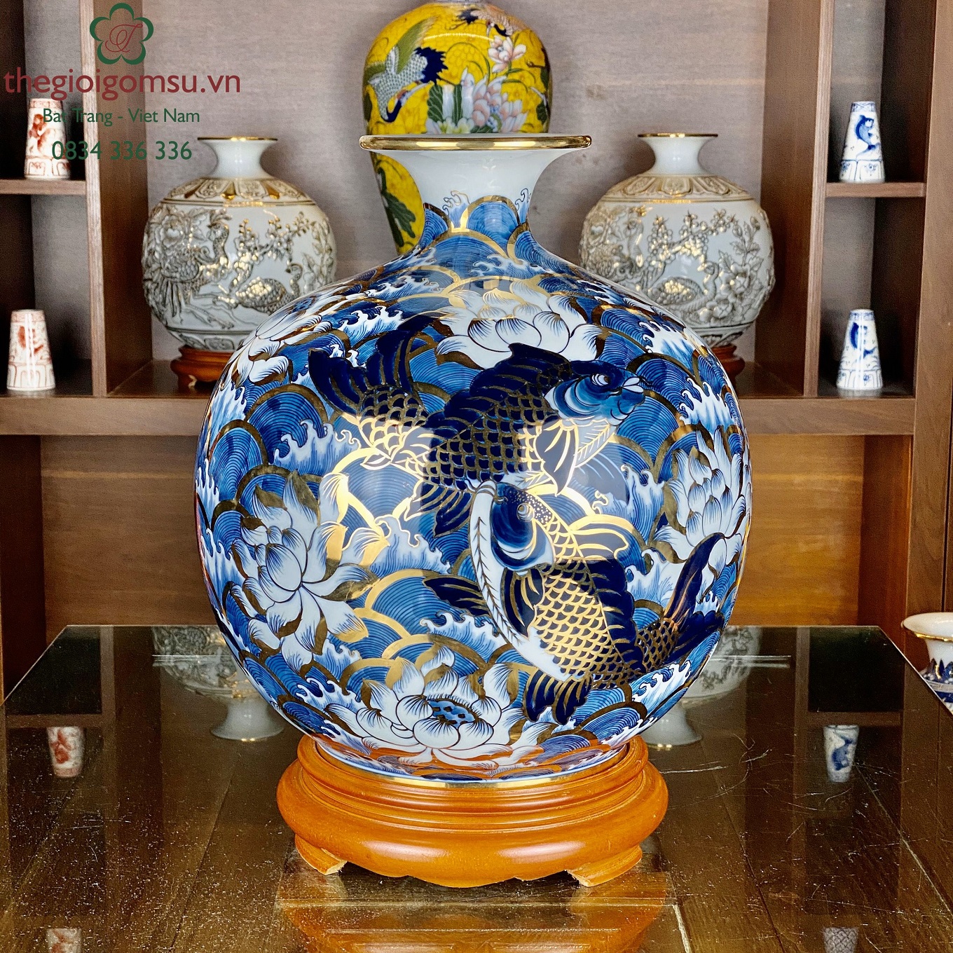 Bình Hút Tài Lộc "Cá Chép Liên Hoa Vượt Sóng" màu vẽ vàng 24k