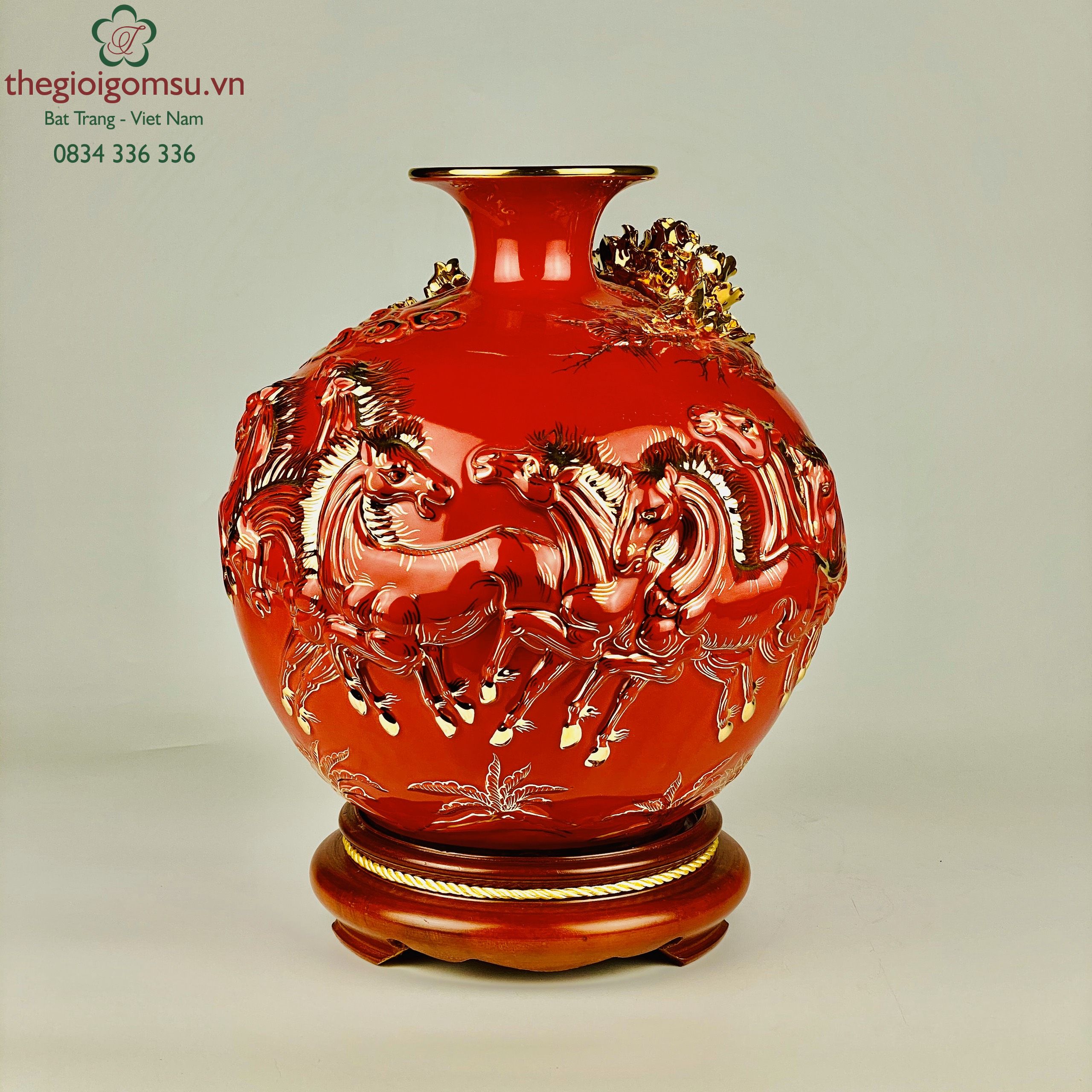 Bình Hút Tài Lộc "Mã đáo thành công nền đỏ " đắp nổi vẽ vàng 24k