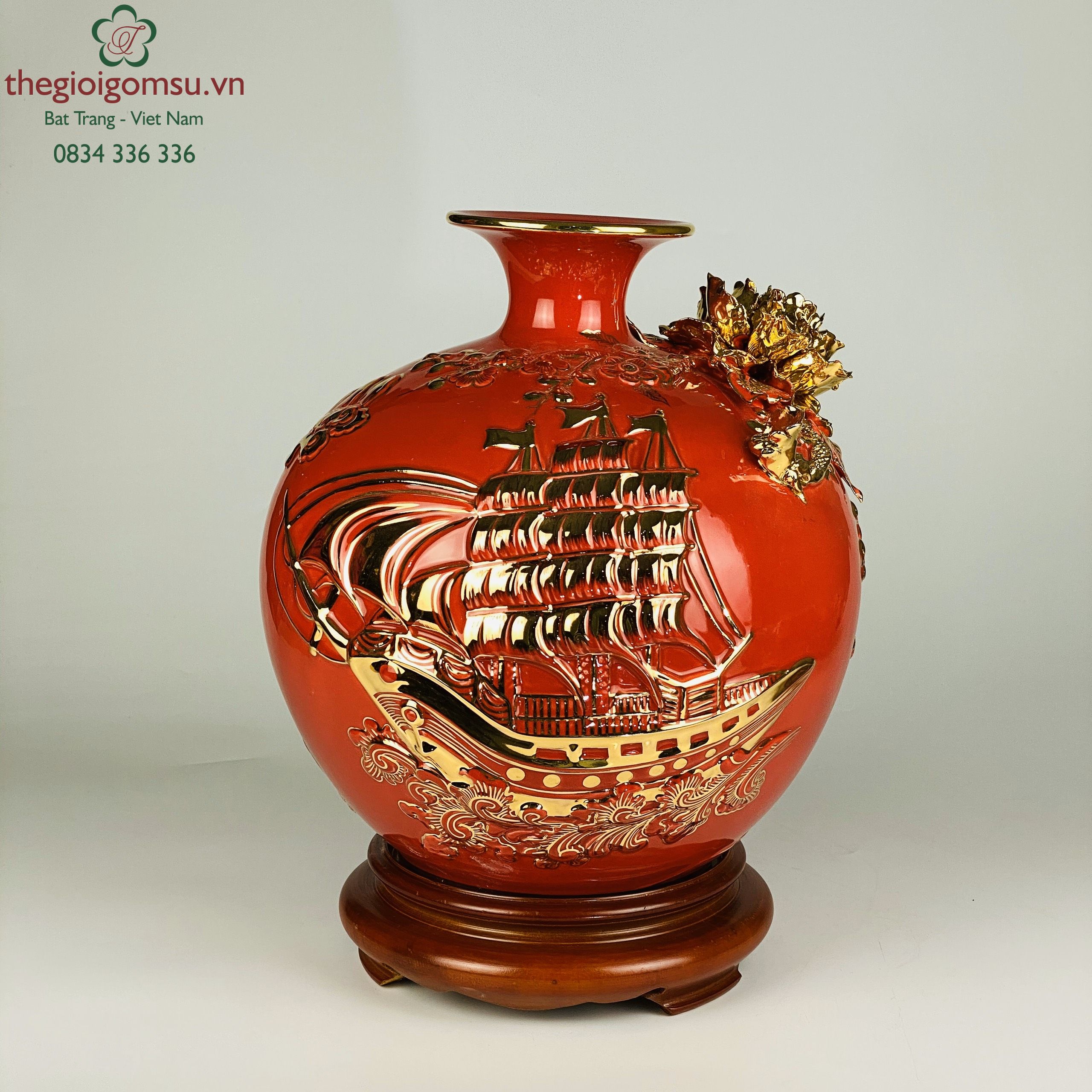 Bình Hút Tài Lộc "Thuận Buồm Xuôi Gió " vẽ vàng 24k đắp nổi màu nền đỏ