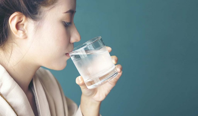 Những thói quen uống nước có hại cho cơ thể, dừng lại trước khi quá muộn