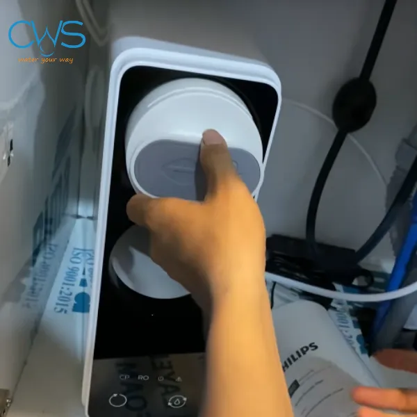 Thiết Kế Lõi Lọc Nằm Ngang Trên Máy Lọc Nước RO Philips AUT2015