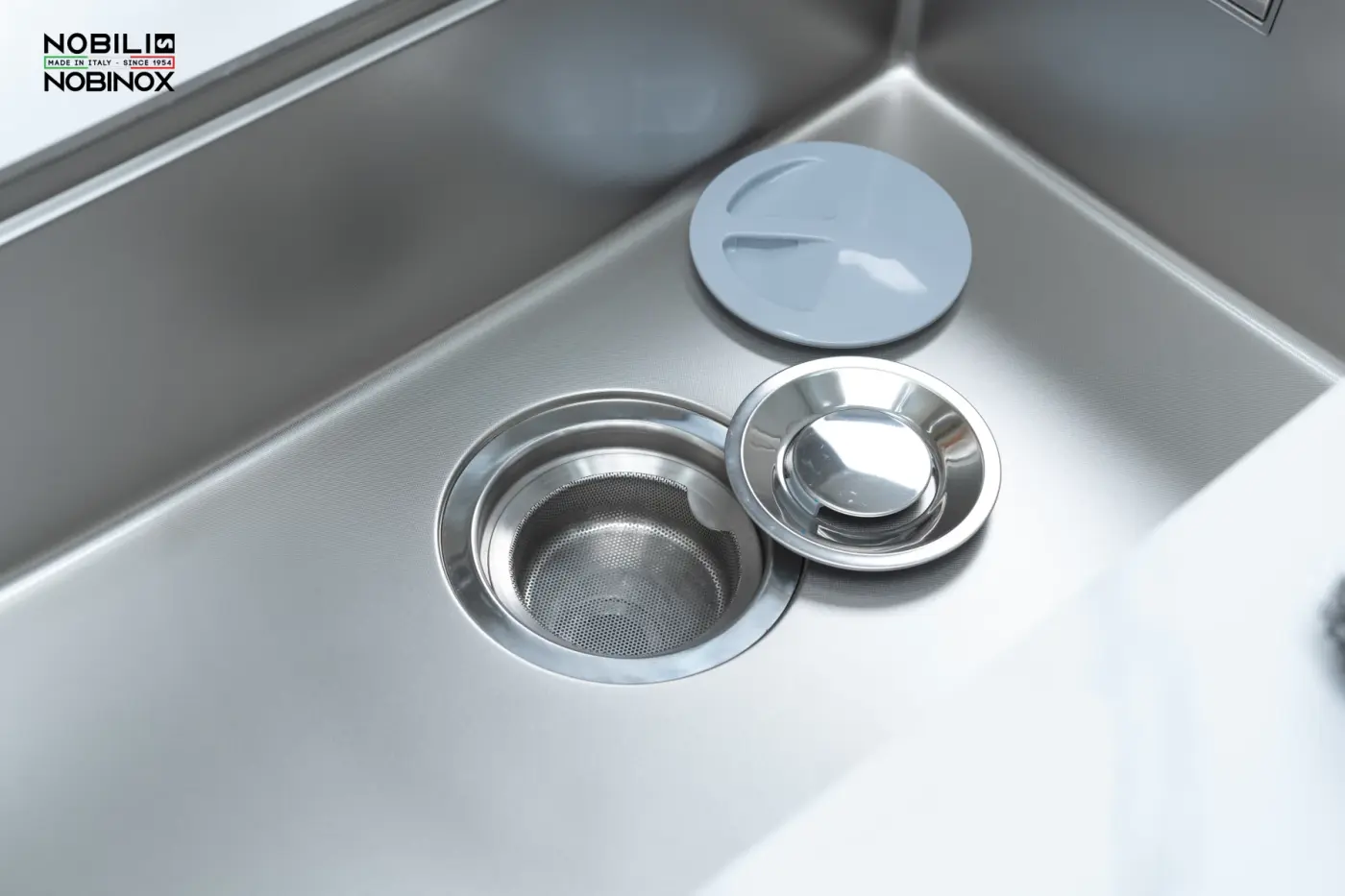 Chậu rửa Nobinox ROSA NN974DT (8048 bề mặt vân siêu mịn)