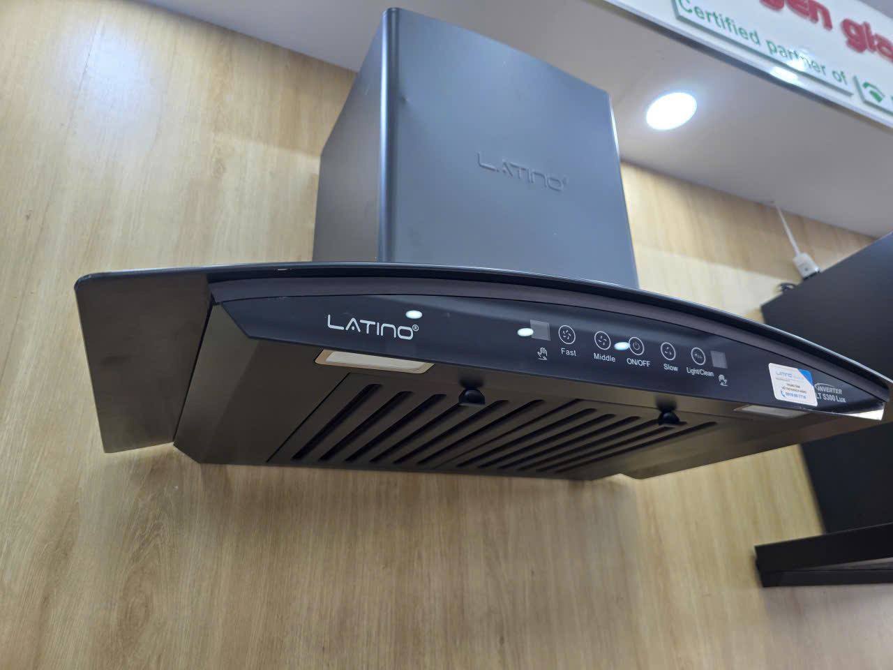 HCM - Thanh lý máy hút mùi Latino LT-S300LUX hàng trưng bày mới 99%