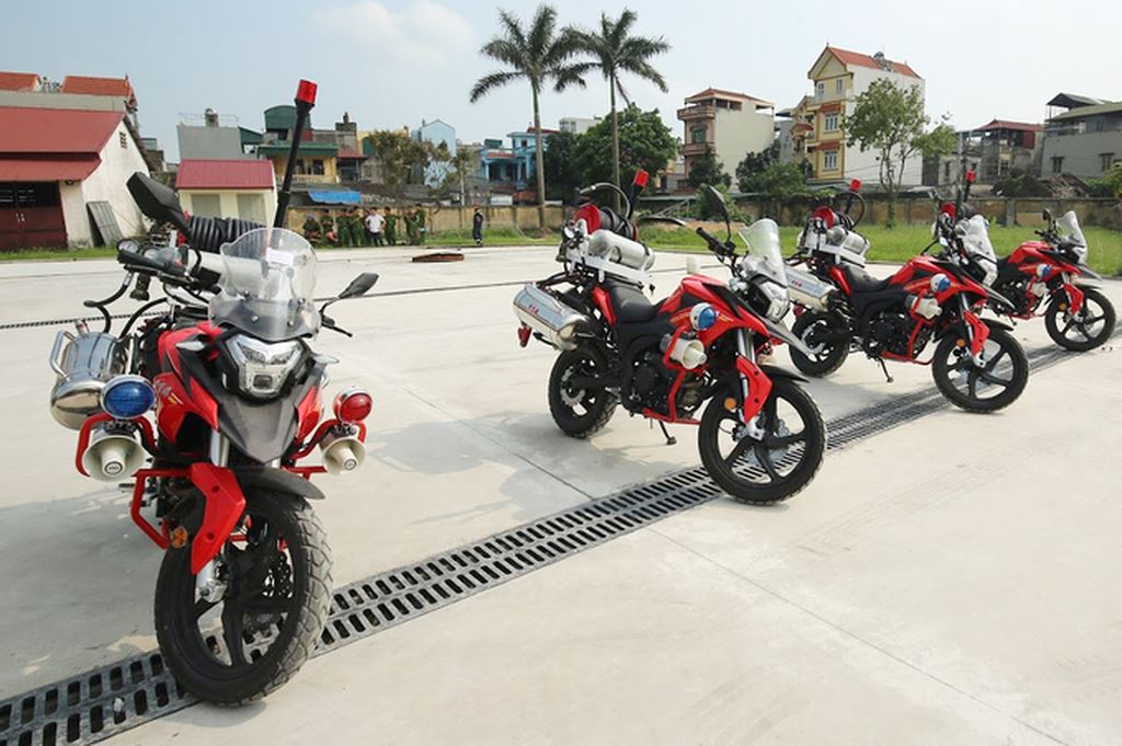 ngam-xe-moto-chua-chay-gia-gan-300-trieu-moi-mua-cua-canh-sat-viet-nam