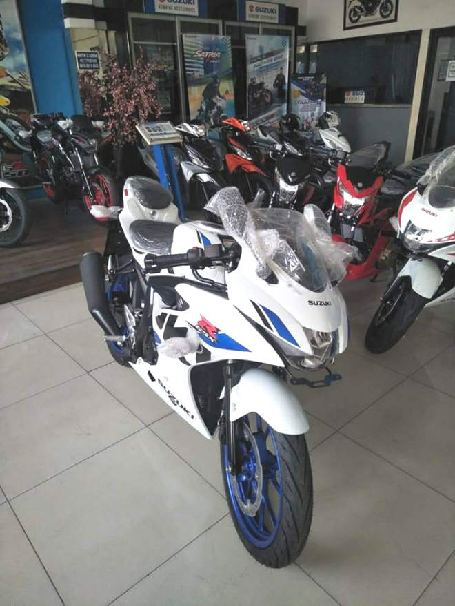 2018-suzuki-gsx-r150-khoac-ao-moi-gia-48-6-trieu-dong