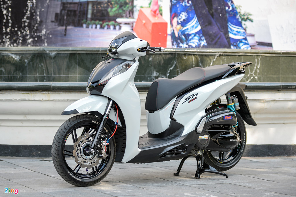 honda-sh-300i-do-gan-200-trieu-tien-do-choi-tai-ha-noi