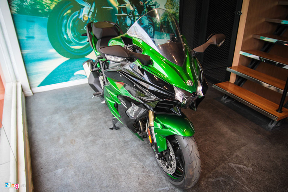 sieu-moto-phuot-kawasaki-ninja-h2-sx-se-dau-tien-ve-viet-nam