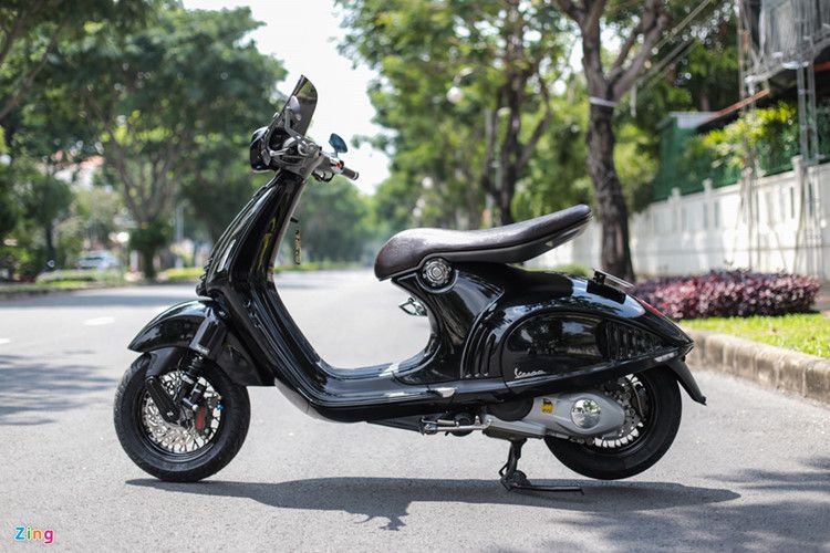 me-man-truoc-chiec-vespa-946-do-do-choi-hang-hieu-cuc-chat-o-sai-gon-xem