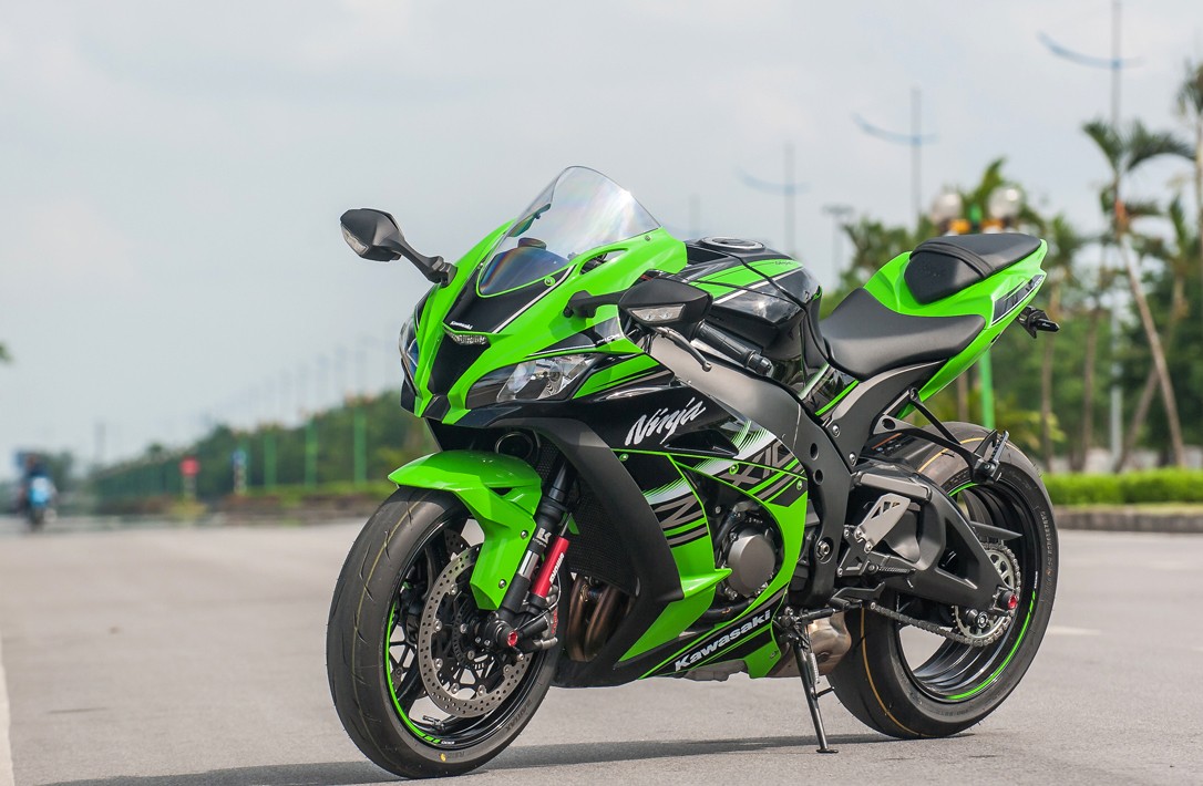 sieu-mo-to-kawasaki-zx10r-va-zx10rr-bi-trieu-hoi-do-loi-hop-so