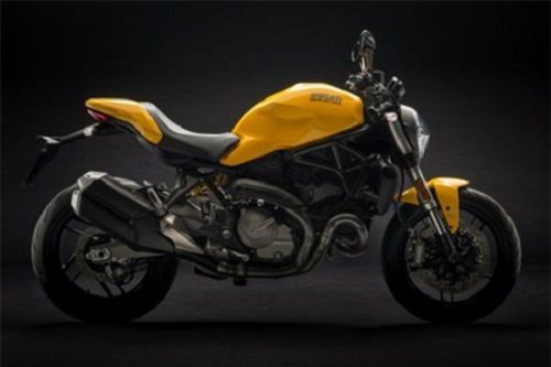triumph-street-triple-s-hay-ducati-monster-821-nen-chon-xe-nao