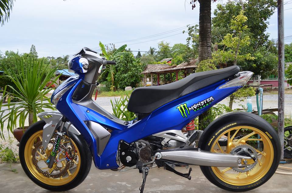thanh-nien-do-han-gap-sau-cbr600rr-cho-honda-wave
