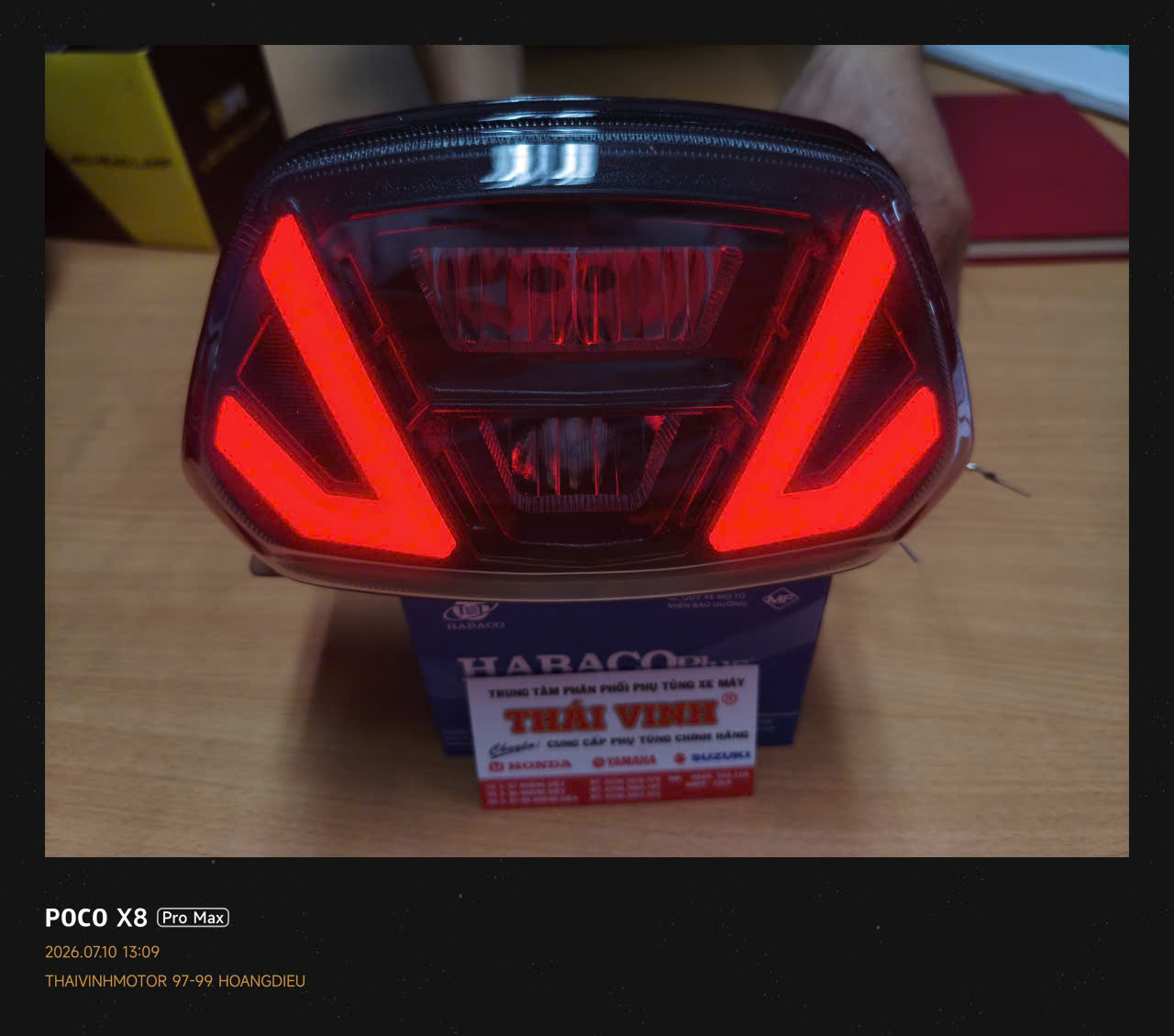 goc nhin nghieng den led v2 len xe vespa den nham
