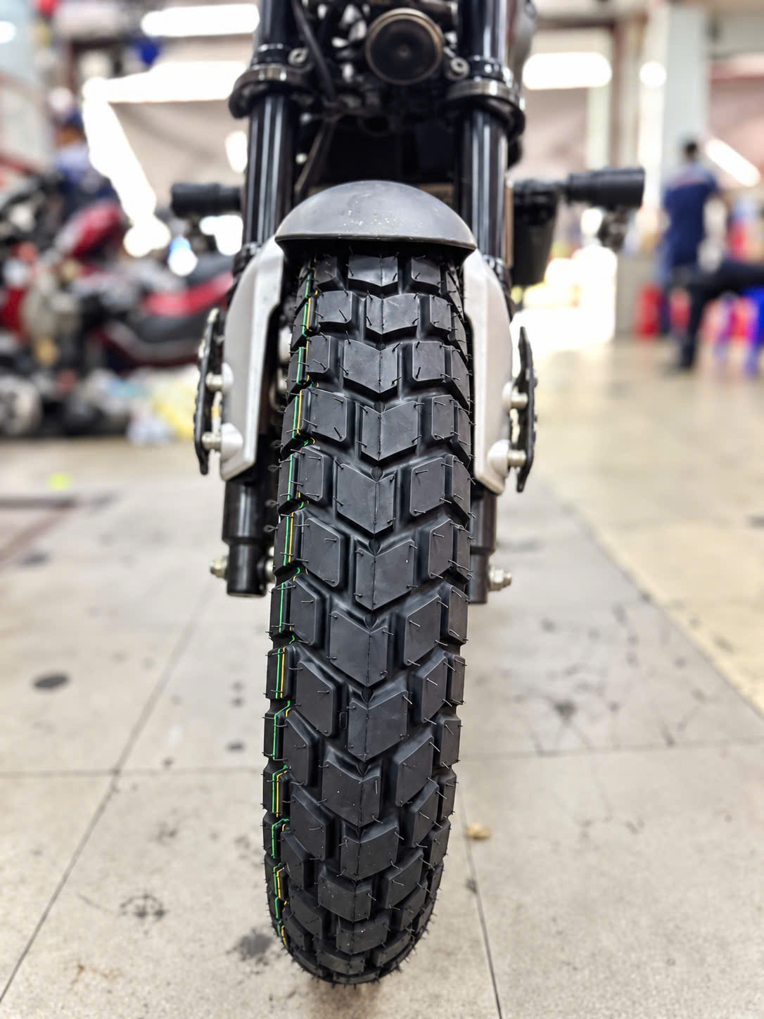 lop-sau-yamaha-xsr-155-thong-so-130-80-17