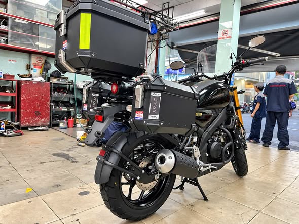 thung-sau-va-thung-hong-xe-yamaha-xsr-155