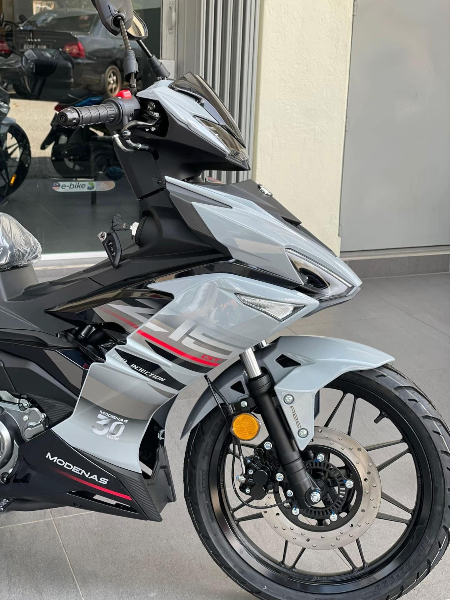 Khung sườn và giảm xóc Kawasaki Z15GT