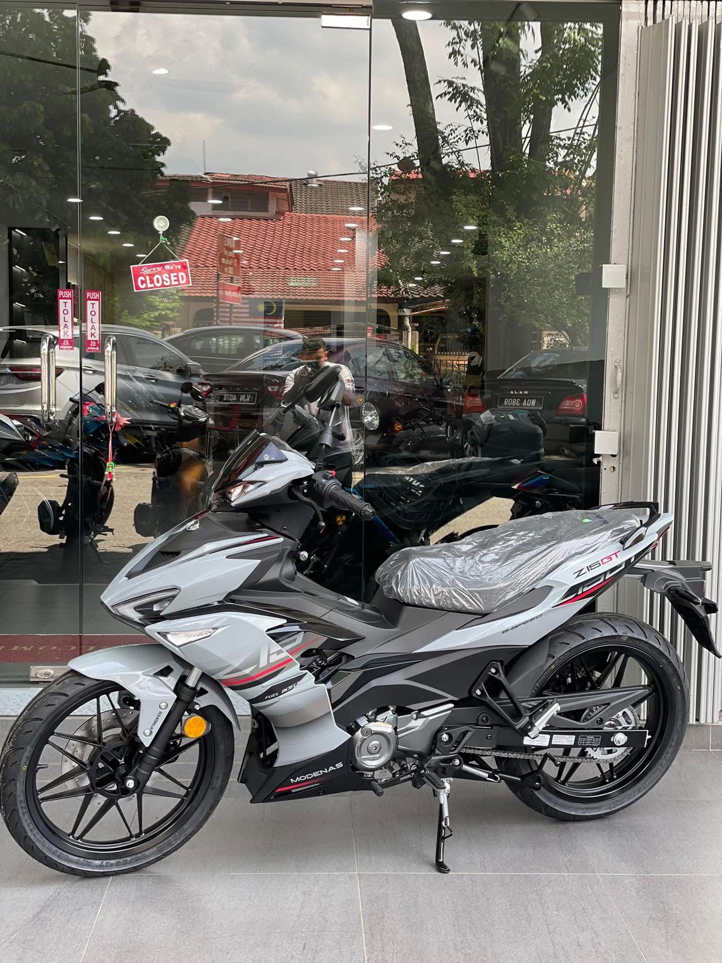 Trang bị tiện nghi trên Kawasaki Modenas Z15GT