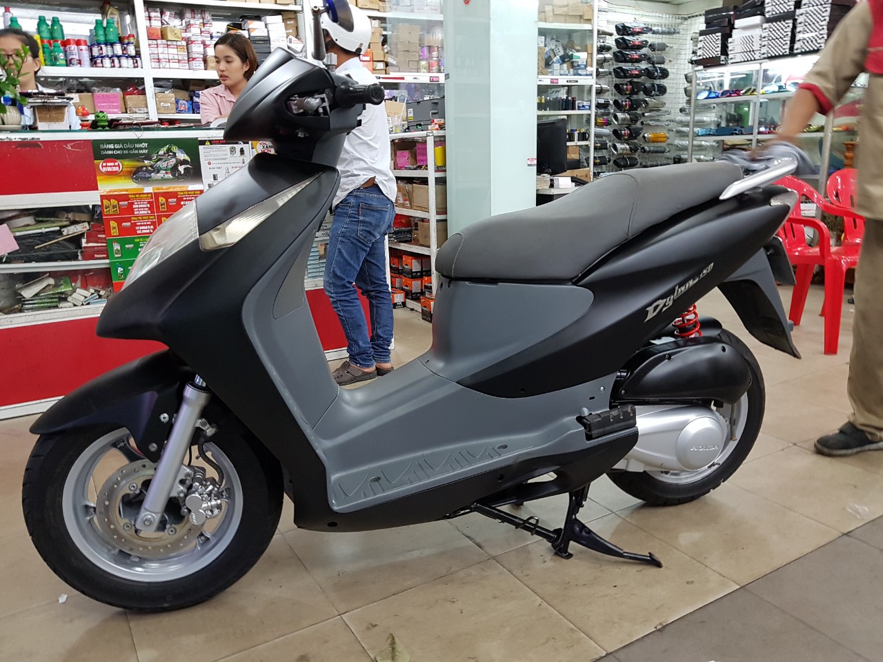 danh bong choa den lam sach may honda dylan