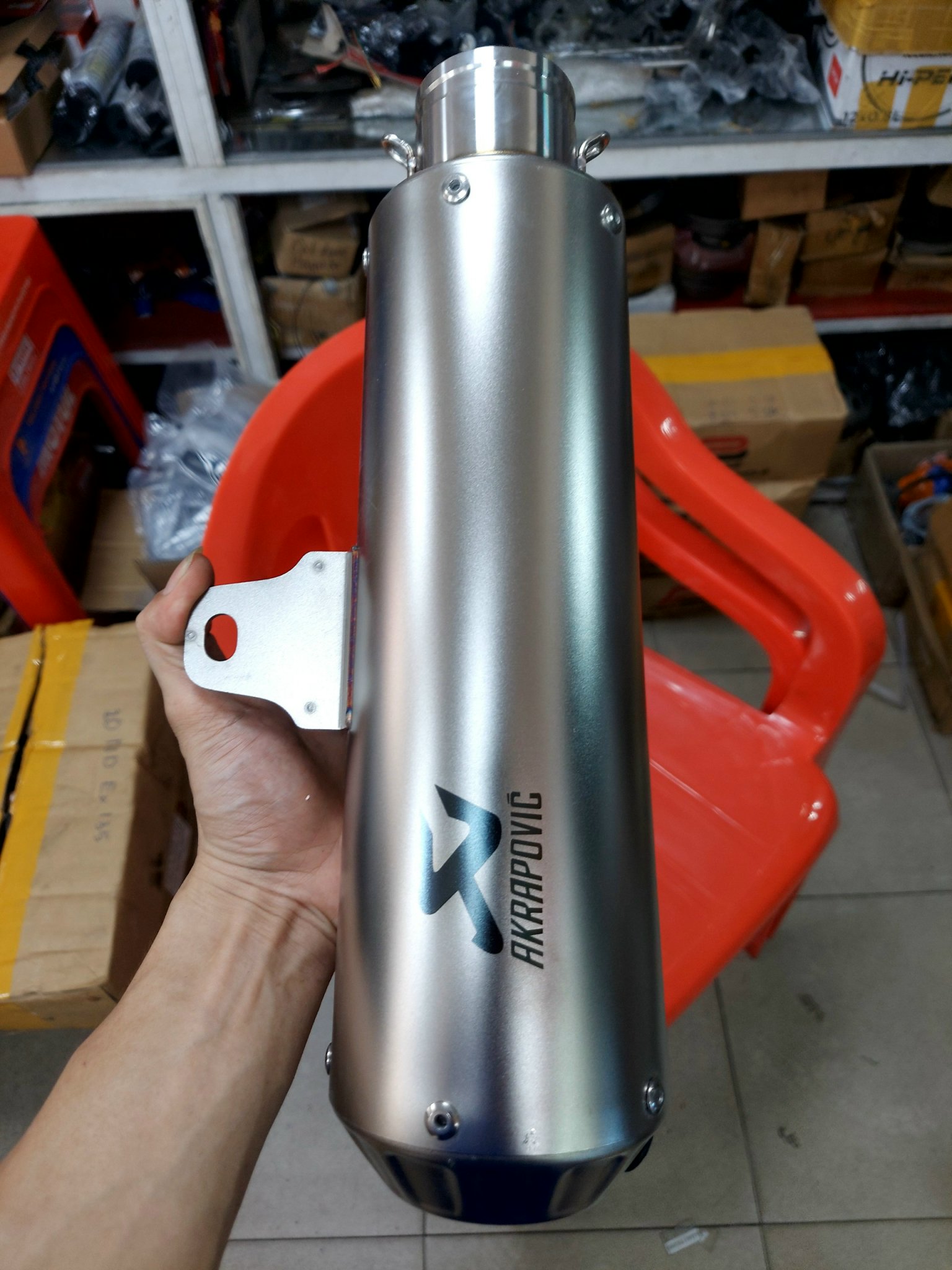 Pô Akrapovic R3 thực tế