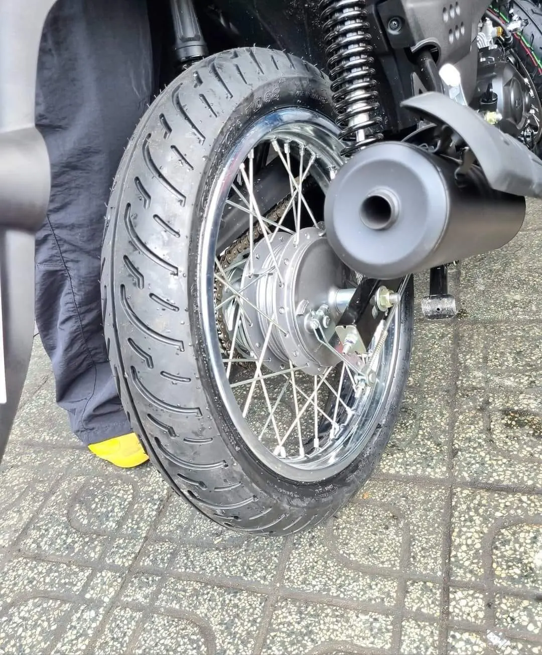 bo lop tubeless cho xe pg1 vanh nan hoa