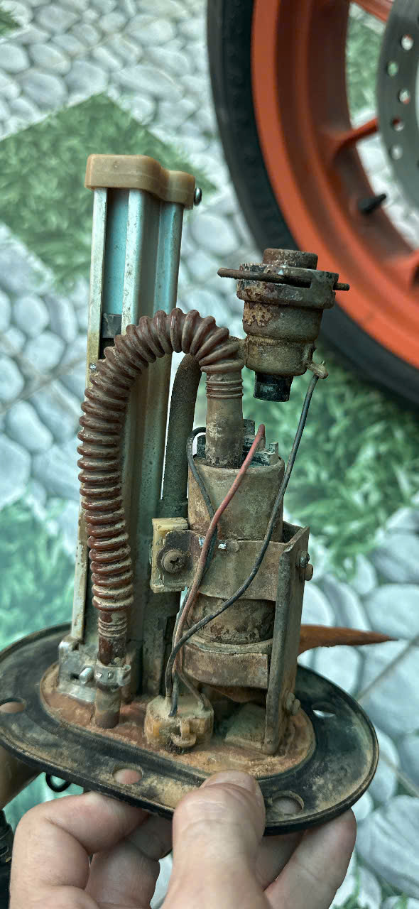 Chi tiết bơm xăng KTM