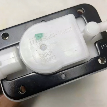 phom goc nhin ngang cum bom xang gpx legend 150