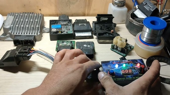 dau-hieu-hong-ic-xe-may-do-nuoc-vao