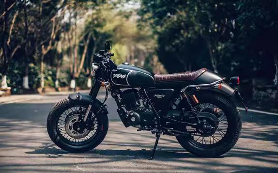 Dòng xe GPX Legend dọn phụ tùng