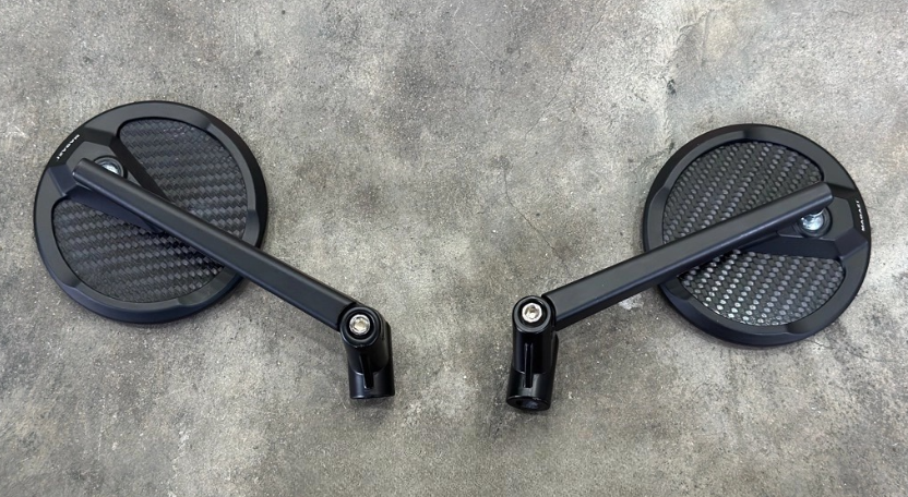 kinh-chieu-hau-tron-van-cacbon-cho-xe-may-moto-da-nang