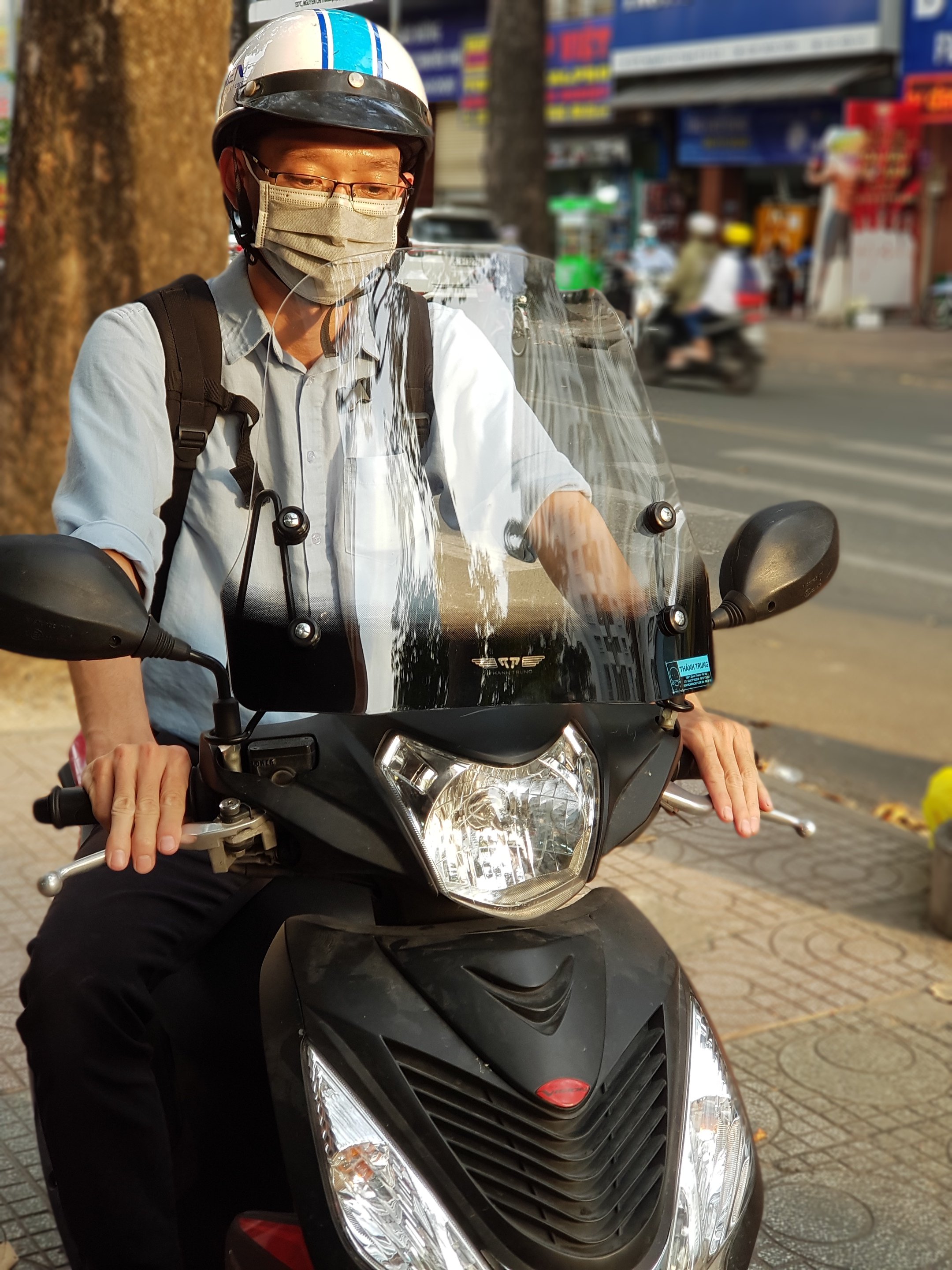 kinh chan gio xe may thai vinh motor da nang