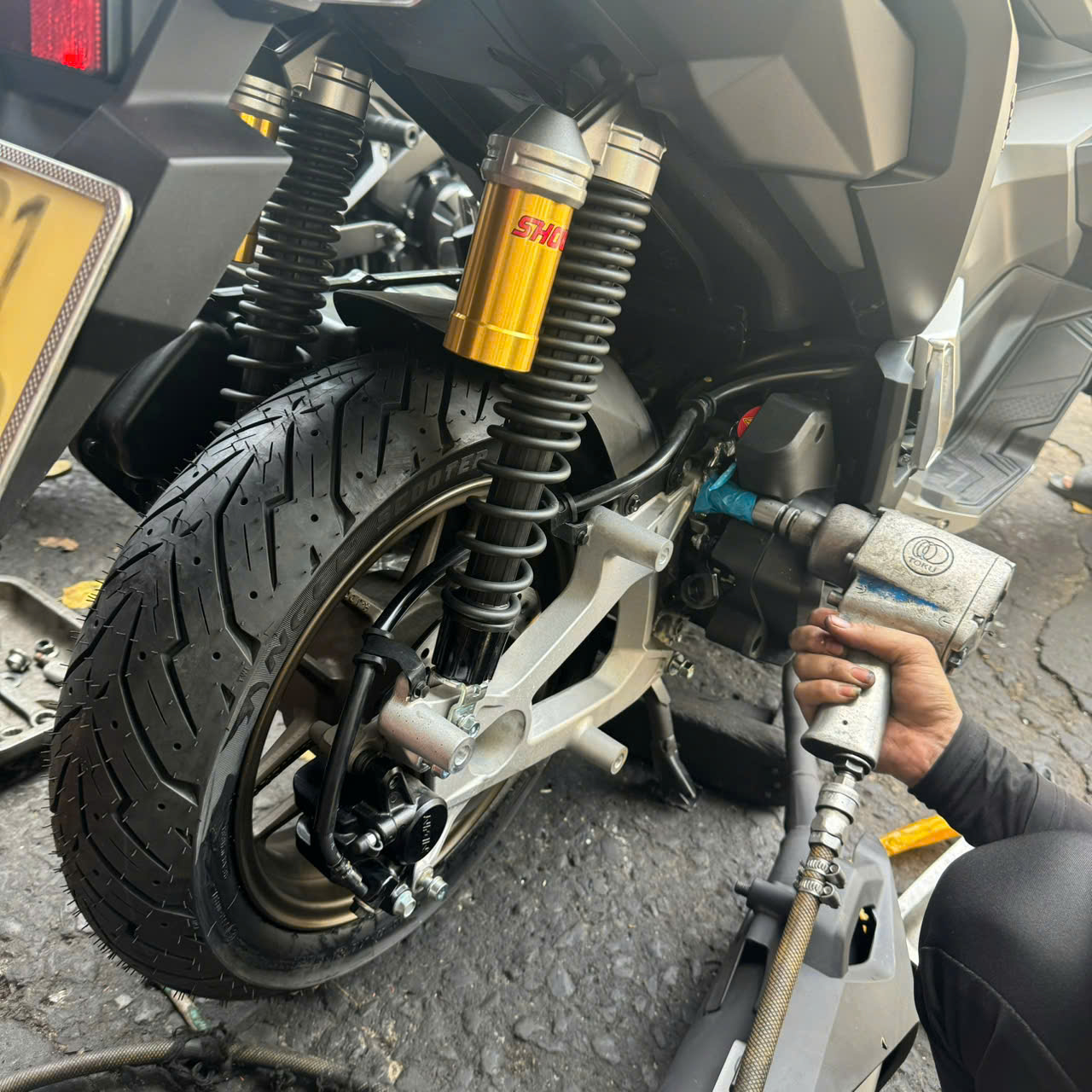 Lốp Pirelli Angel Scooter cho ADV